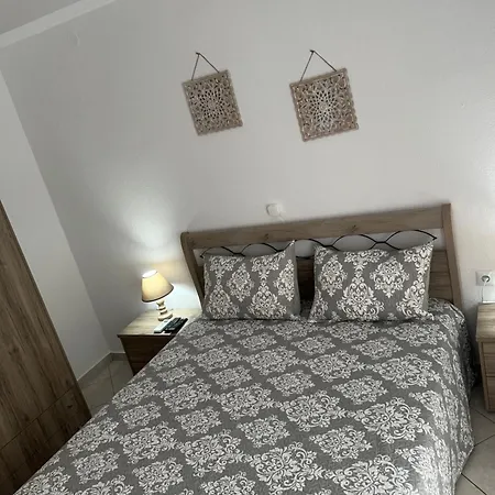 Irdis Garden アパート アスプロヴァルタ